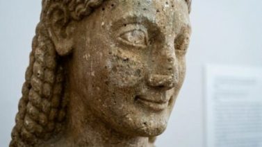 dreadlocks in het oude griekenland: geschiedenis, betekenis en culturele roots griekse kouros standbeeld met touwachtige dreadlocks in marmer — dreadlocks oud griekenland